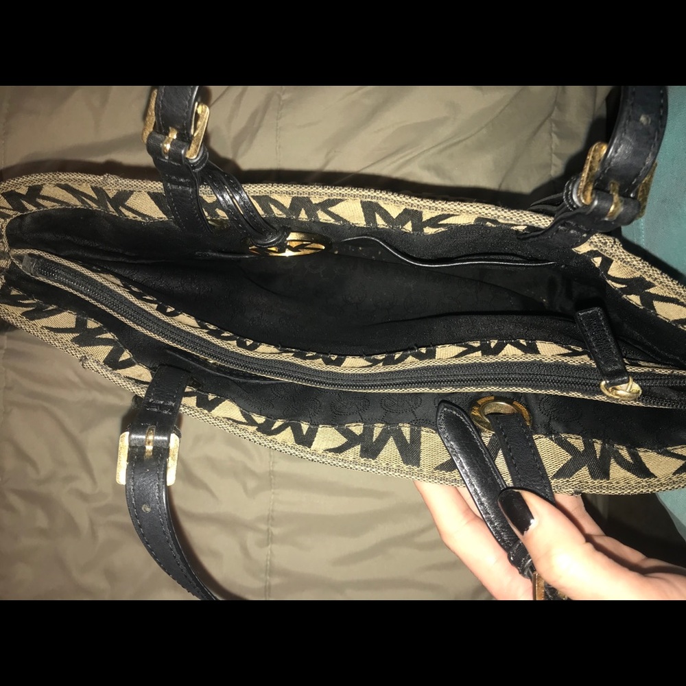 Mk women’s bag barely used - Picture 5 of 5